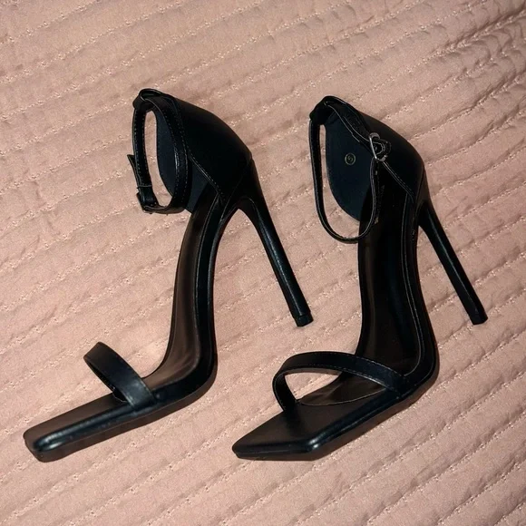 NWOT PLT Black Clover Barely There Square Toe Strappy Heels - Picture 5 of 16